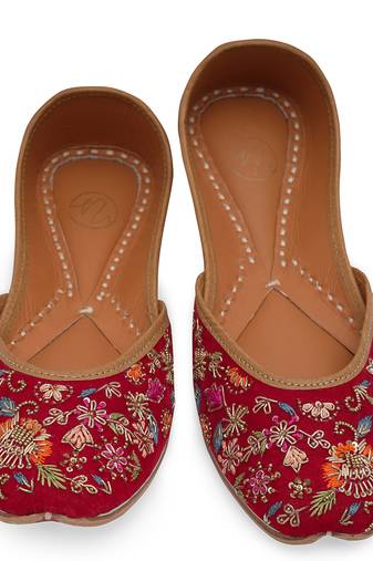Red embroidered leather juttis