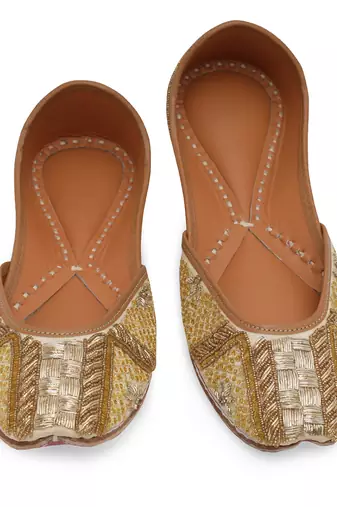 Gold embroidered leather juttis