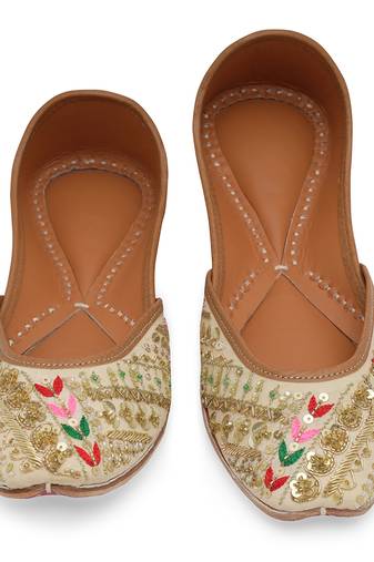 Gold embroidered leather juttis