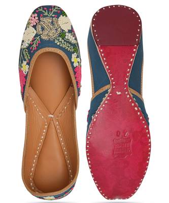 Blue embroidered leather juttis 2