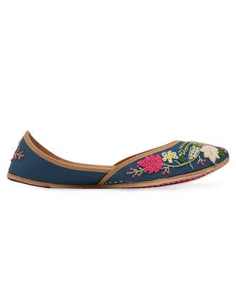 Blue embroidered leather juttis 3