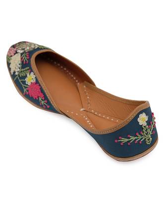 Blue embroidered leather juttis 4