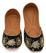 Black embroidered leather juttis