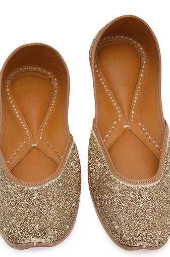 Gold embroidered leather juttis