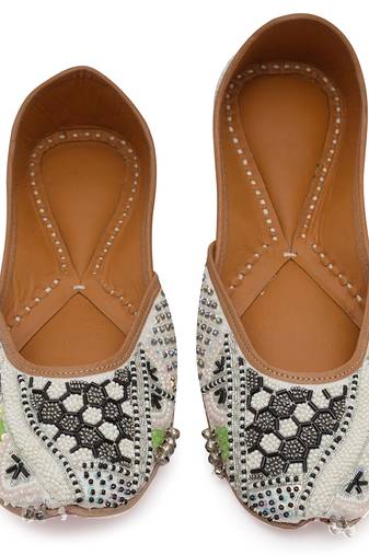 White embroidered leather juttis