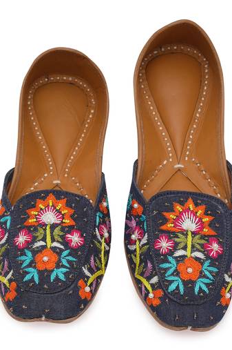 Blue embroidered leather juttis