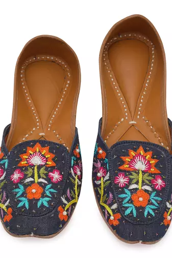 Blue embroidered leather juttis