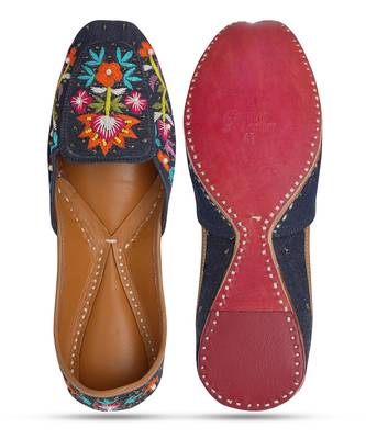 Blue embroidered leather juttis 2