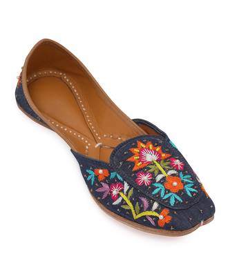 Blue embroidered leather juttis 5