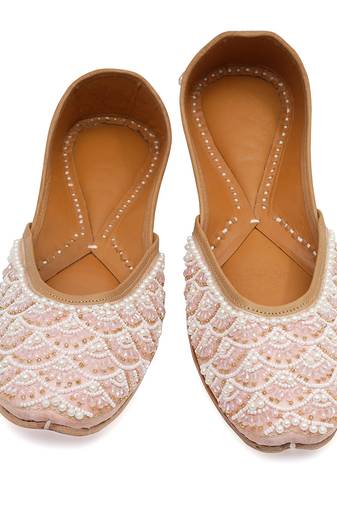 Pink embroidered leather juttis