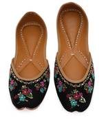 Black embroidered leather juttis