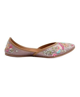 Lavender embroidered leather juttis 3