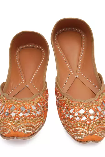 Yellow embroidered leather juttis