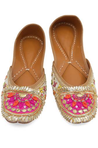 Multicolor embroidered leather juttis