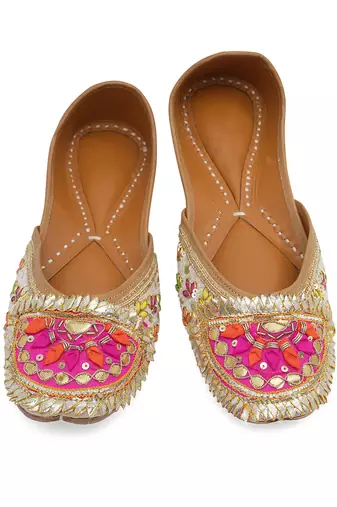Multicolor embroidered leather juttis