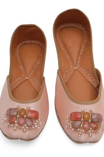 Pink embroidered leather juttis