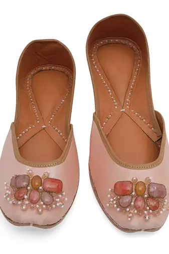 Pink embroidered leather juttis