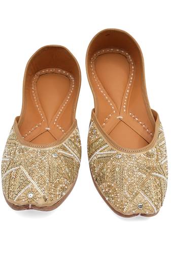 Gold embroidered leather juttis