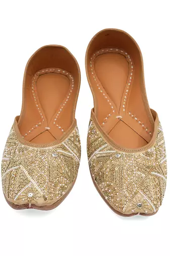 Gold embroidered leather juttis