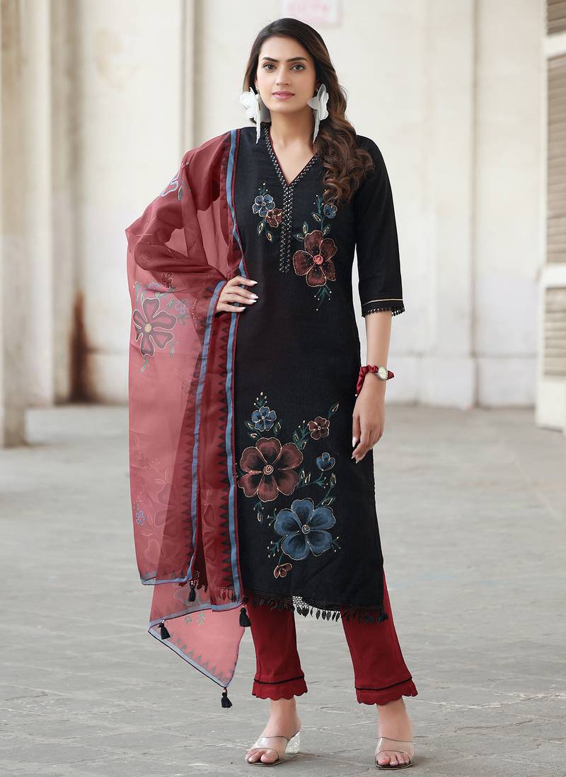 Women Embroidered Regular Kurta With Trousers & With Dupatta