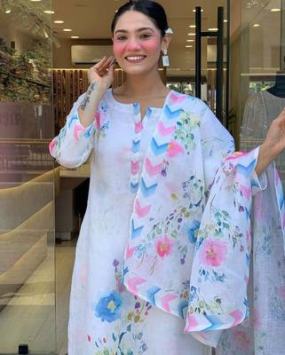 White Floral Printed Linen Kurta Set with Pastel Dupatta 3