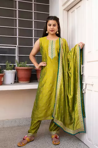 Silk blend green embroidery suit set