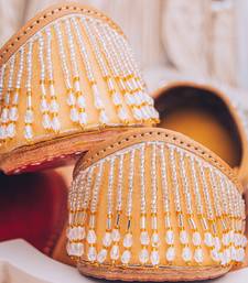 Gold embroidered leather juttis