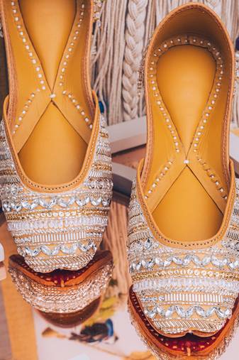 Gold embroidered leather juttis