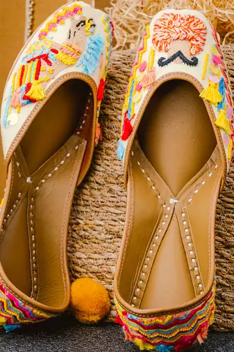 White embroidered leather juttis