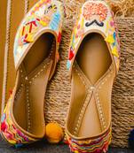 White embroidered leather juttis