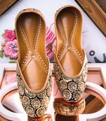 Black embroidered leather juttis