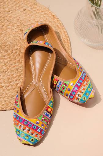Multicolor embroidered leather juttis