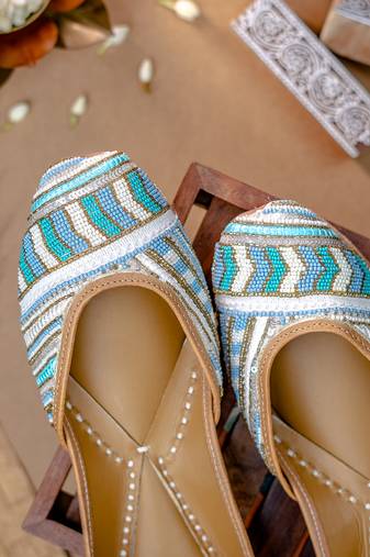 White embroidered leather juttis