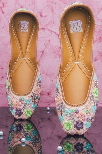 Peach floral embroidered leather juttis