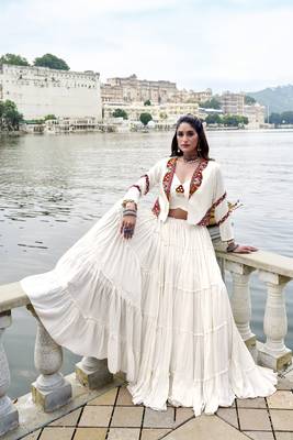 white Gamthi Mirror Work & Kodi Lace Chaniya Choli 5