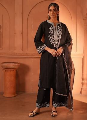 Black lawn embroidered co-ord set 1