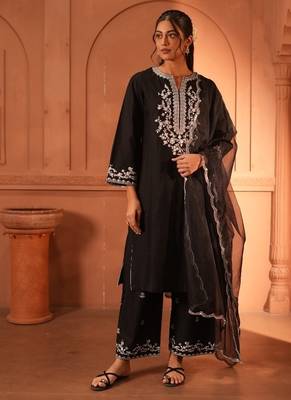 Black lawn embroidered co-ord set 2