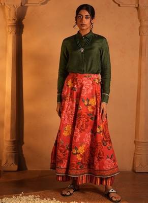 The shirt, crafted from luxurious doha silk 1