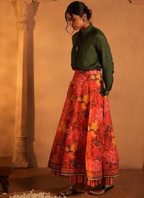 The shirt, crafted from luxurious doha silk 3