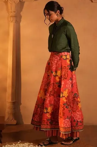 The shirt, crafted from luxurious doha silk