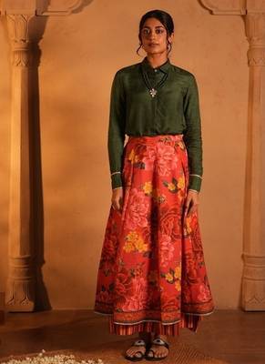 The shirt, crafted from luxurious doha silk 4
