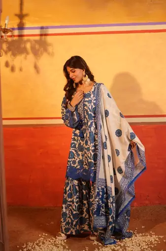 Blue flower print garara set