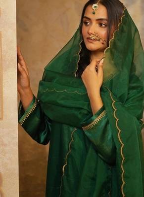 Stunning green embroidered co-ord set. 3