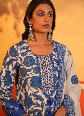 This breathable cotton set includes a beautifully tailored kurta 3