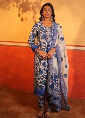 This breathable cotton set includes a beautifully tailored kurta 1