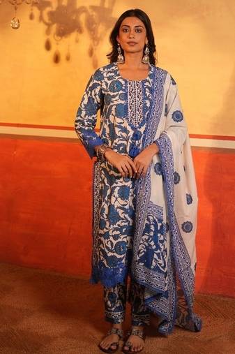 This breathable cotton set includes a beautifully tailored kurta