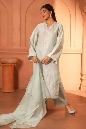 Sky blue embroidered co-ord set this beautiful 2-piece set