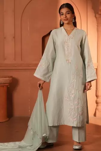 Sky blue embroidered co-ord set this beautiful 2-piece set