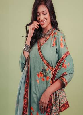 the set includes a classic anghrakha-style kurta straight pants 2
