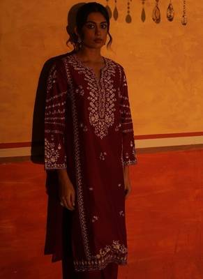3 pc lawn kurta set in a stunning red shade beautifully crafted kurta straight pants  and a dupatta 2